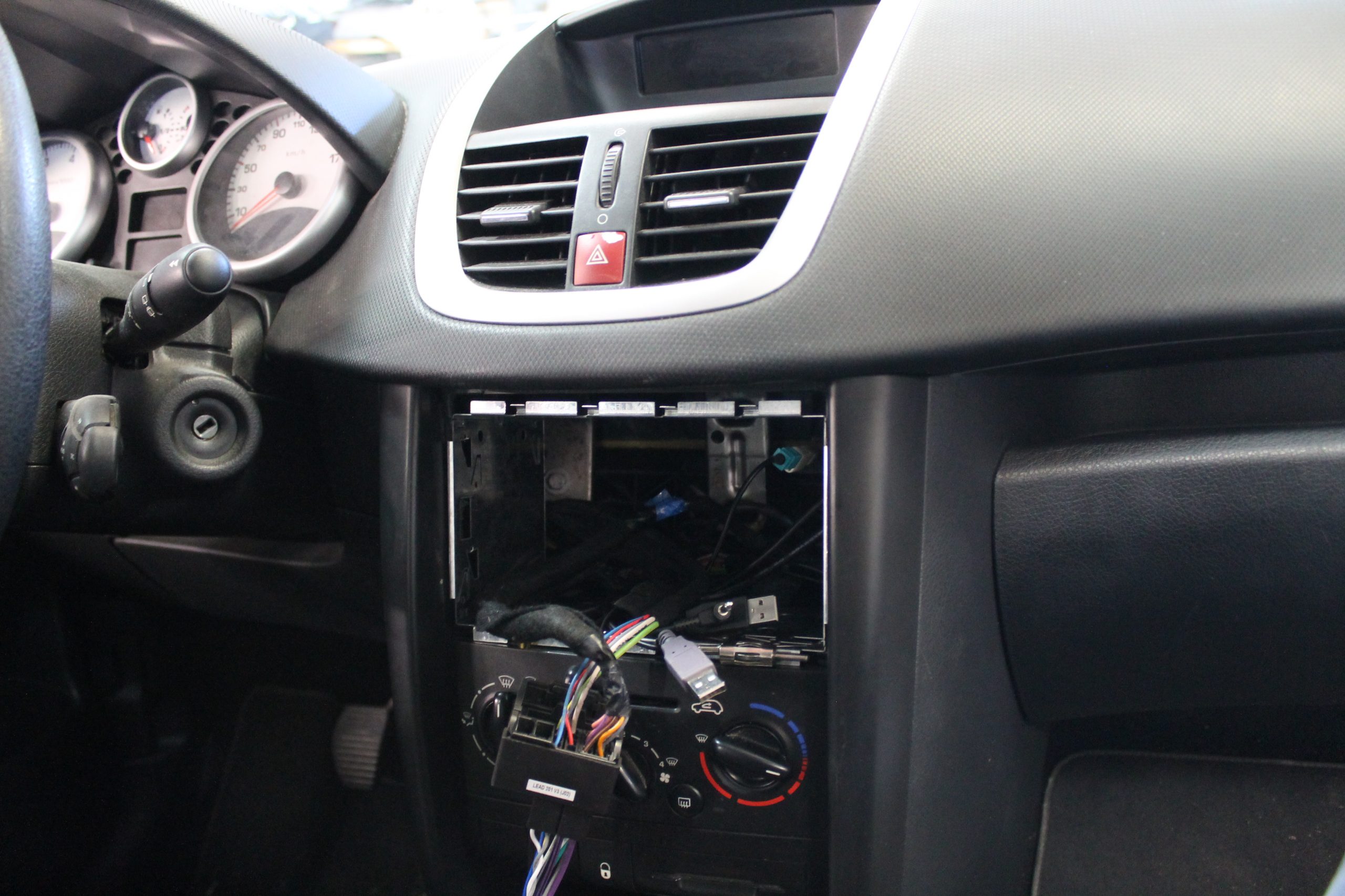 autoradio carplay sur peugeot 207 – Créateur d'options by CAR